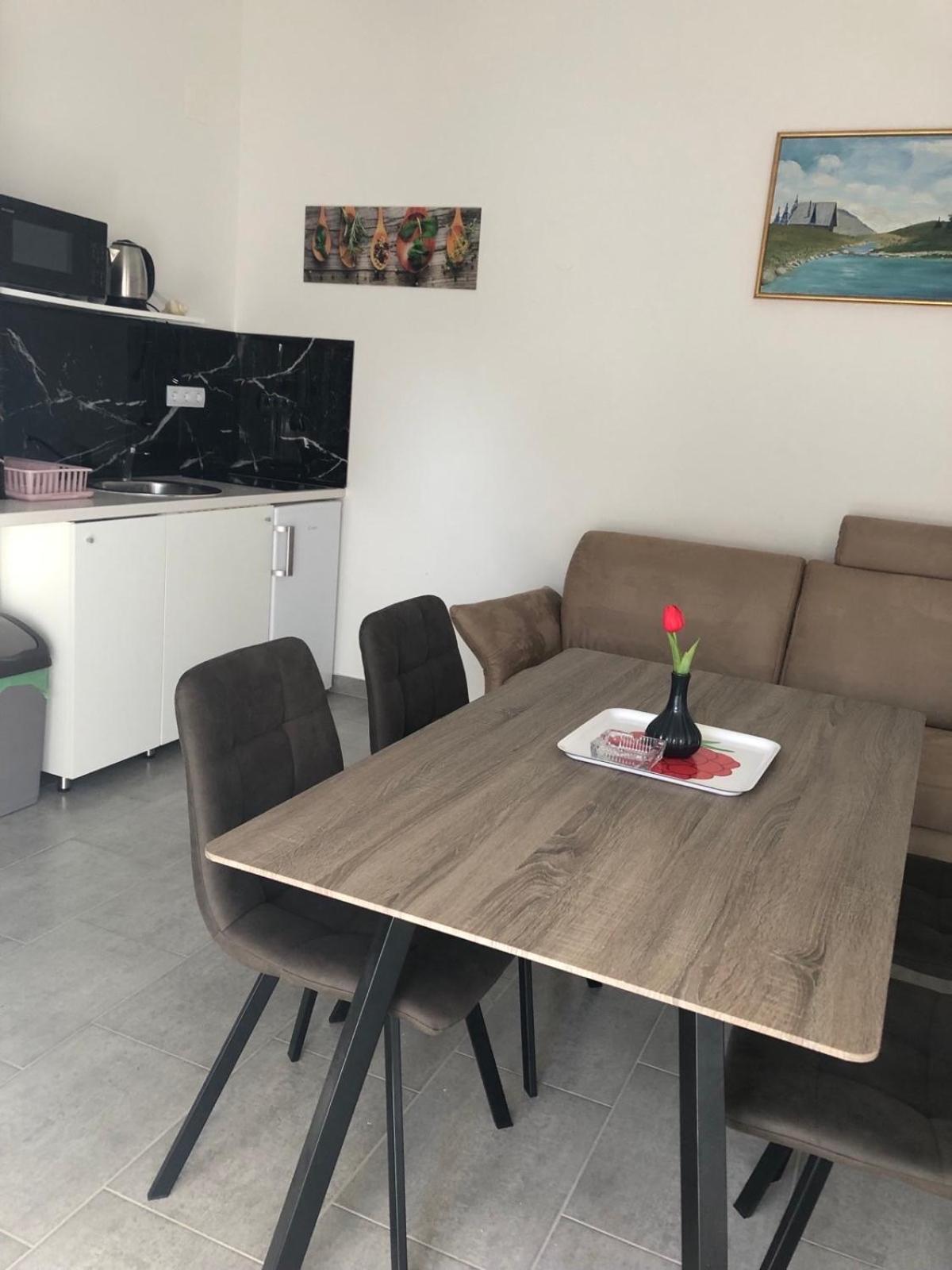 פירובאץ Apartmani Gavran מראה חיצוני תמונה